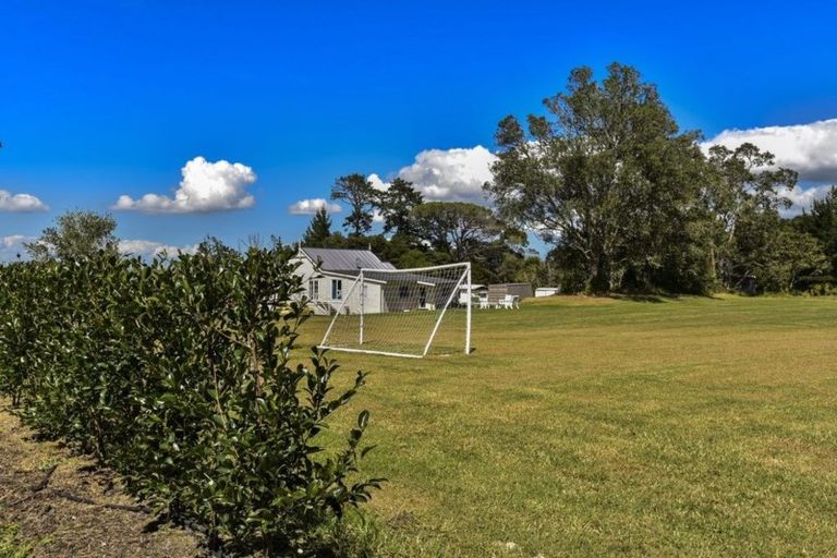 Photo of property in 34 Merewhira Road, Paremoremo, Albany, 0793