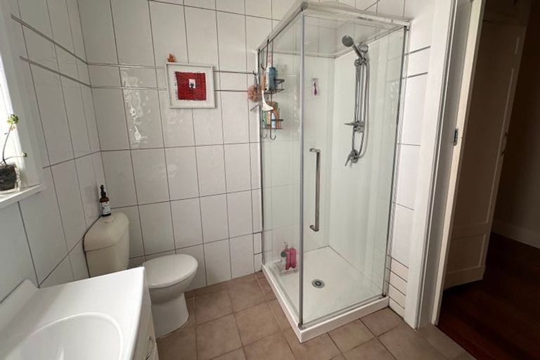 Photo of property in 1/17 Clifton Terrace, Kelburn, Wellington, 6012