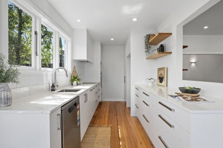 Photo of property in 18 Dyers Pass Road, Cashmere, Christchurch, 8022