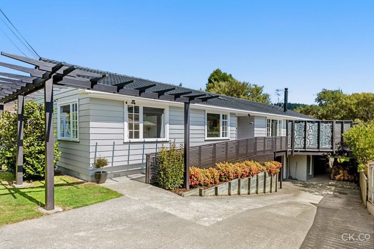 Photo of property in 10 Dowling Grove, Silverstream, Upper Hutt, 5019