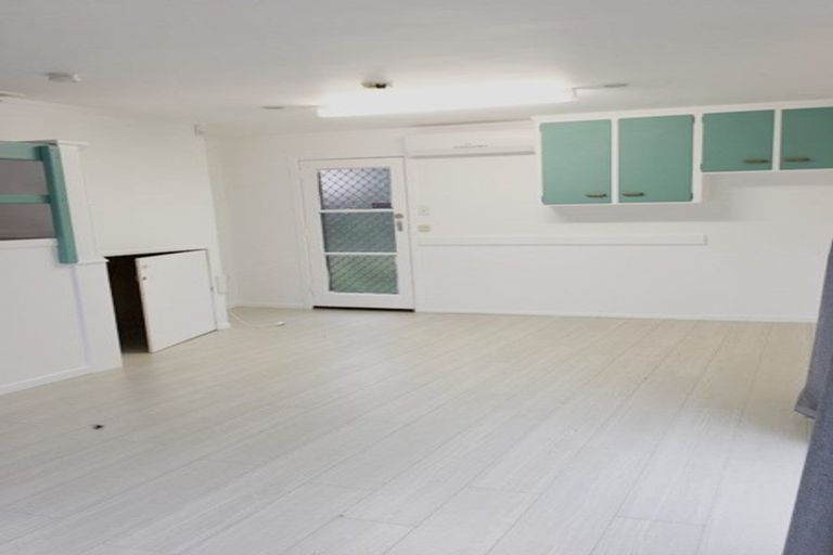 Photo of property in 302 Royal Road, Massey, Auckland, 0614