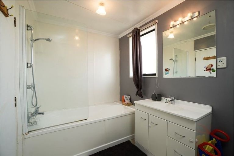 Photo of property in 2 Clutha Street, Alexandra, 9320