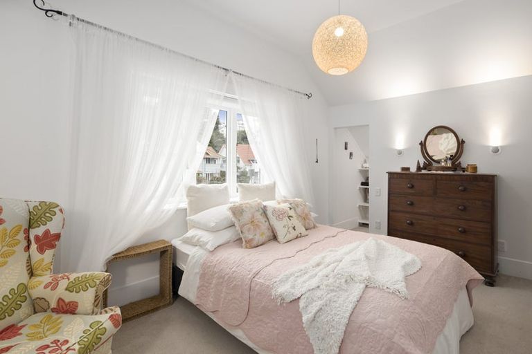 Photo of property in 8 Glen Road, Kelburn, Wellington, 6012