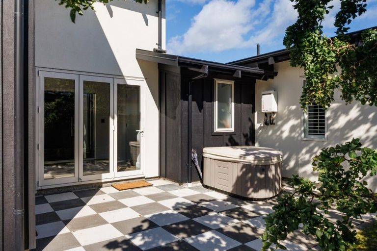 Photo of property in 5 Fairway Grove, Hokowhitu, Palmerston North, 4410