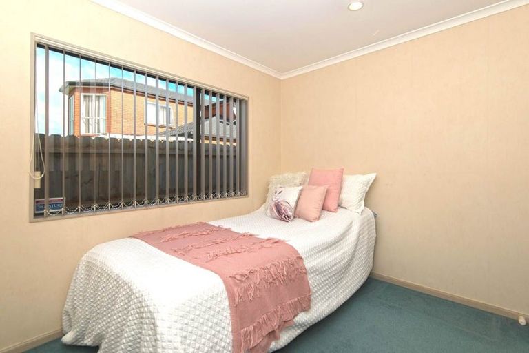 Photo of property in 15 Belcoo Crescent, East Tamaki, Auckland, 2013