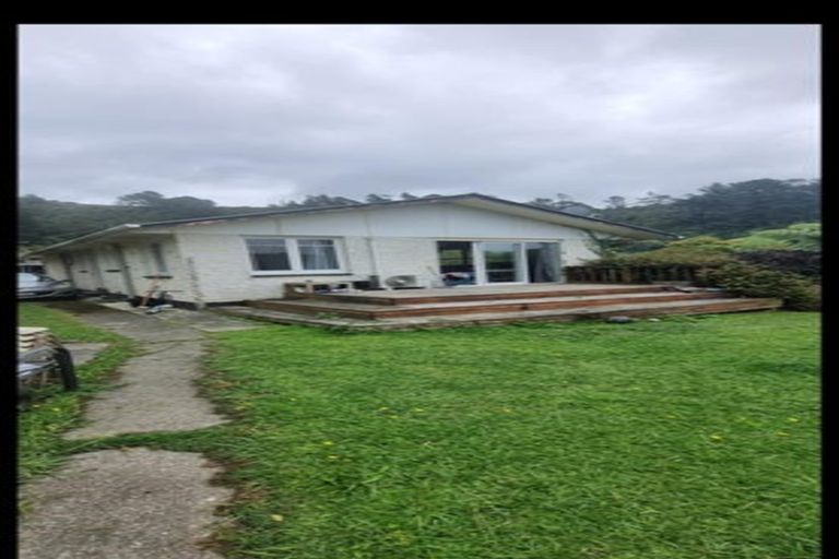 Photo of property in 3 Shackleton Grove, Stokes Valley, Lower Hutt, 5019