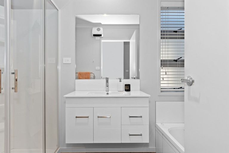 Photo of property in 33 Foley Grove, Pyes Pa, Tauranga, 3110