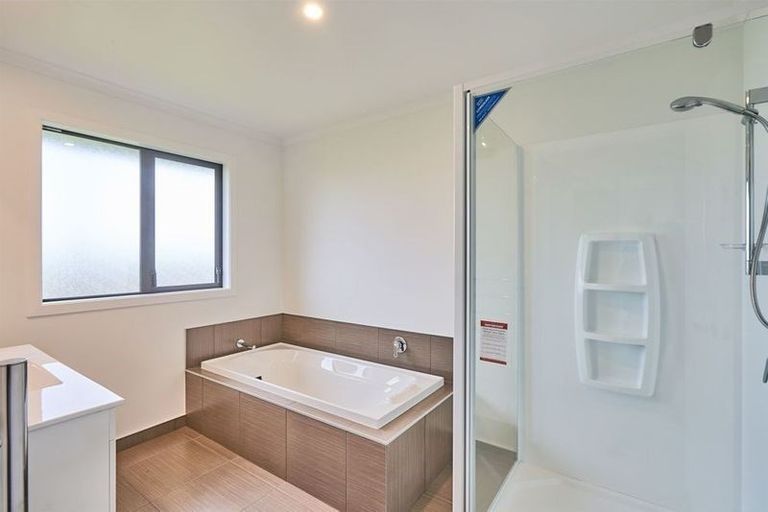 Photo of property in 33 Silicon Way, Fitzherbert, Palmerston North, 4410