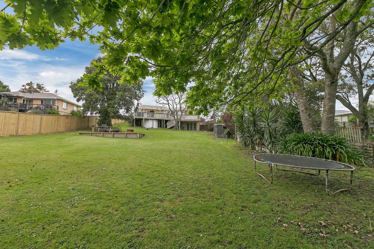 Photo of property in 43 Maude Street, Riverhead, 0820