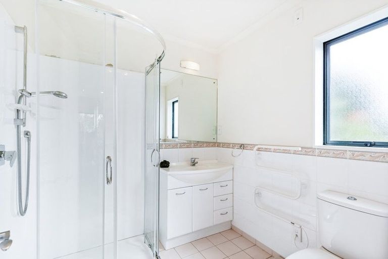 Photo of property in 4 Toledo Avenue, Henderson, Auckland, 0612