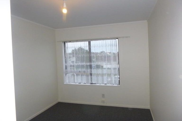Photo of property in 12 Sumich Place, West Harbour, Auckland, 0618