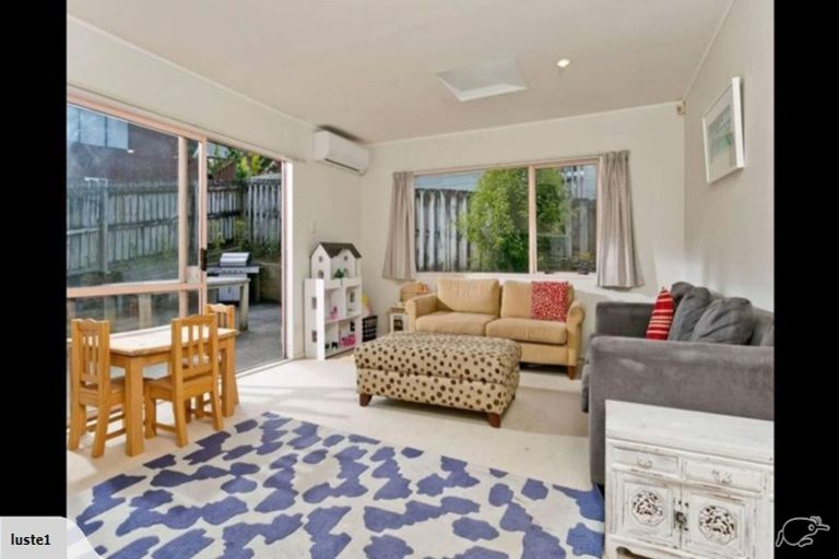 Photo of property in 1/39 Witheford Drive, Bayview, Auckland, 0629