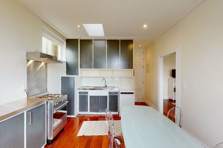 Photo of property in 18 Central Terrace, Kelburn, Wellington, 6012