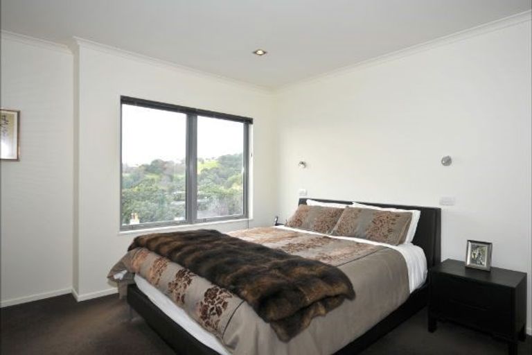 Photo of property in 1 Upper Lewisville Terrace, Thorndon, Wellington, 6011