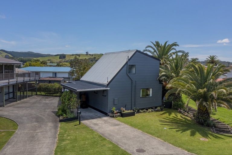 Photo of property in 5 Surf Street, Whitianga, 3510