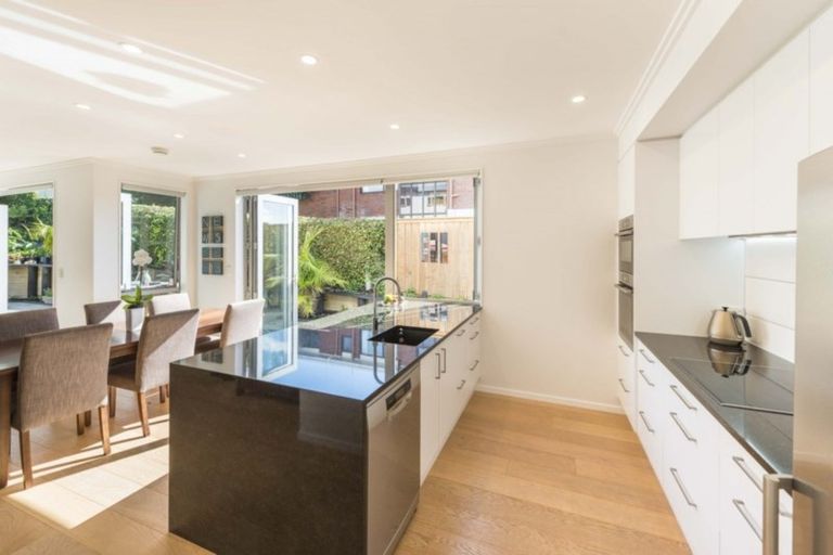 Photo of property in 3a Rossmore Terrace, Murrays Bay, Auckland, 0630