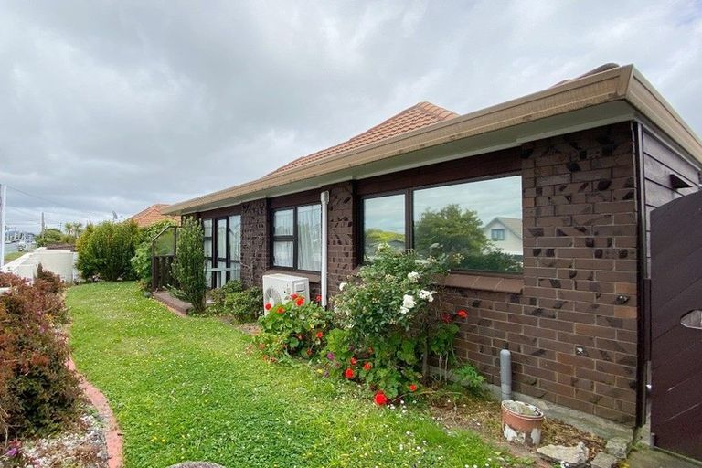 Photo of property in 68 Donovan Street, Blockhouse Bay, Auckland, 0600