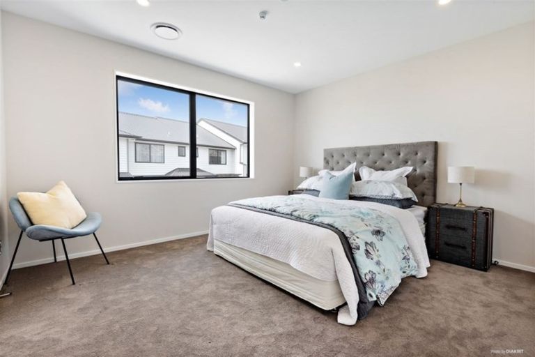 Photo of property in 5 Peony Mews, Oteha, Auckland, 0632