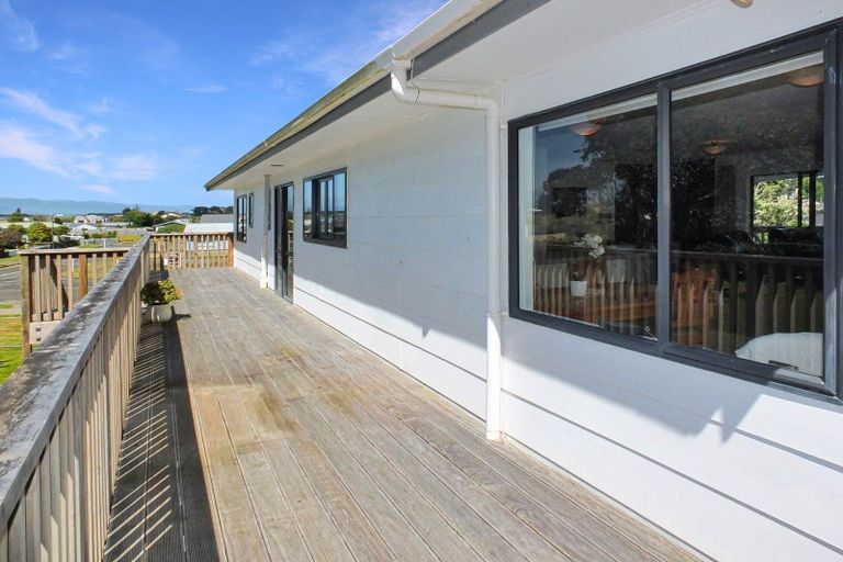 Photo of property in 25 Cousins Avenue East, Foxton Beach, Foxton, 4815