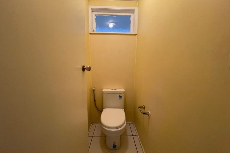 Photo of property in 17 Ellice Road, Totara Vale, Auckland, 0629