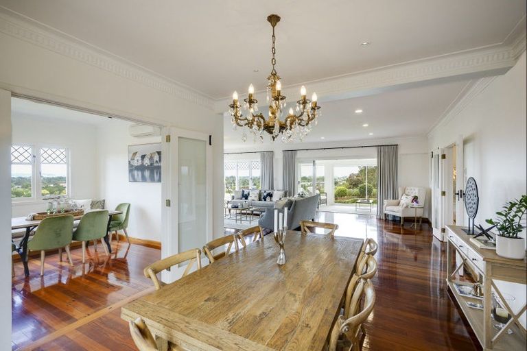 Photo of property in 44 Busby Hill, Havelock North, 4130