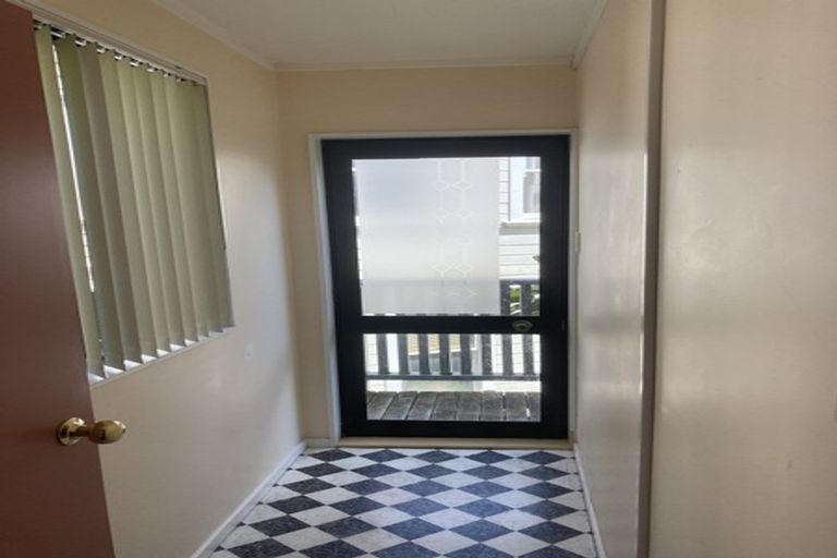 Photo of property in 18 Melrose Road, Island Bay, Wellington, 6023