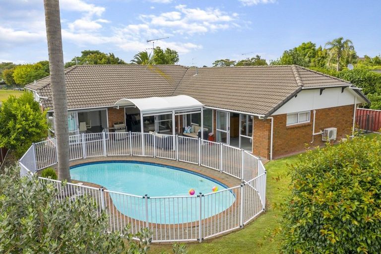 Photo of property in 21 Perotti Place, Conifer Grove, Takanini, 2112