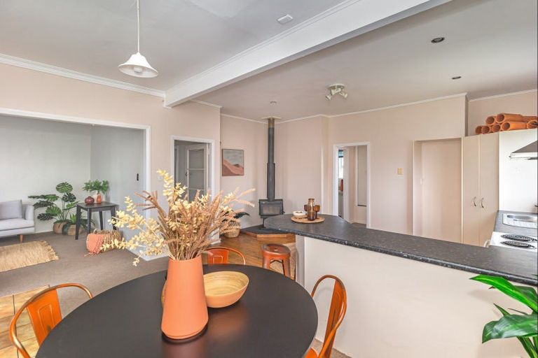 Photo of property in 1 Quinn Road, Levin, 5510