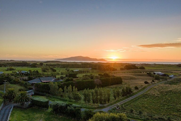 Photo of property in 55 Pukenamu Road, Te Horo, Otaki, 5581