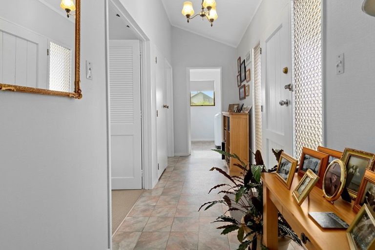 Photo of property in 17 Endeavour Avenue, Welcome Bay, Tauranga, 3112