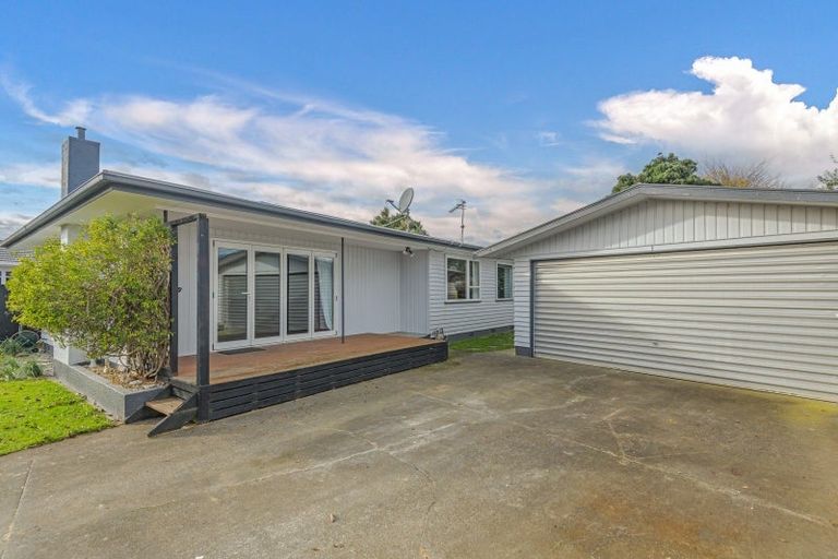 Photo of property in 22 Motuoapa Place, Kelvin Grove, Palmerston North, 4414