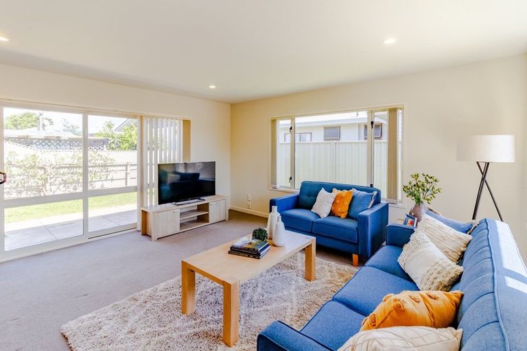 Photo of property in 1b Oxford Street, Taradale, Napier, 4112