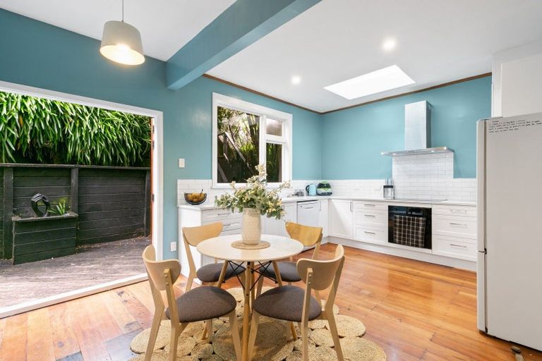 Photo of property in 4 Curtis Street, Northland, Wellington, 6012