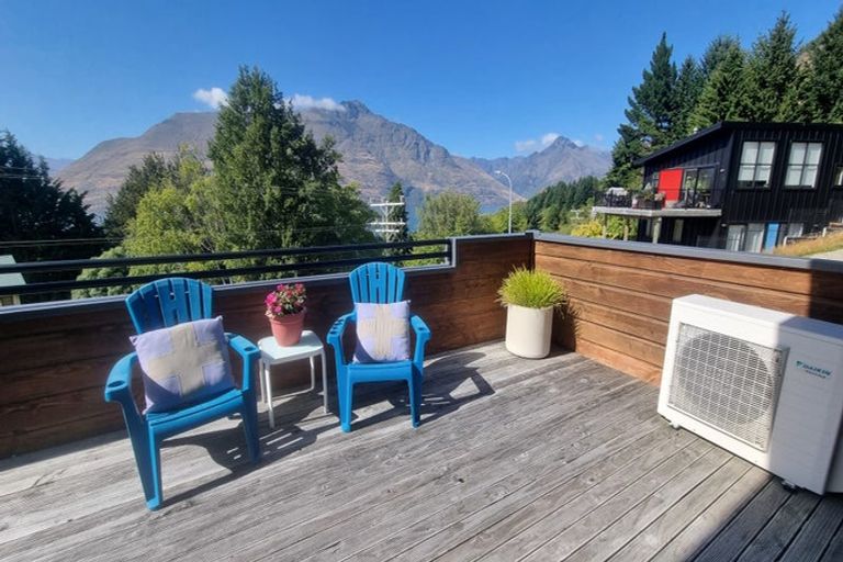 Photo of property in 35 Arawata Terrace, Fernhill, Queenstown, 9300