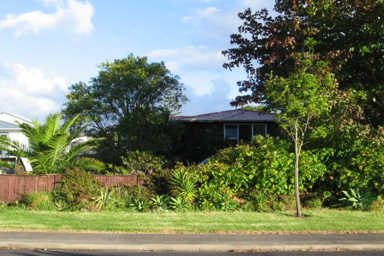 Photo of property in 8 Amberley Avenue, Te Atatu South, Auckland, 0610