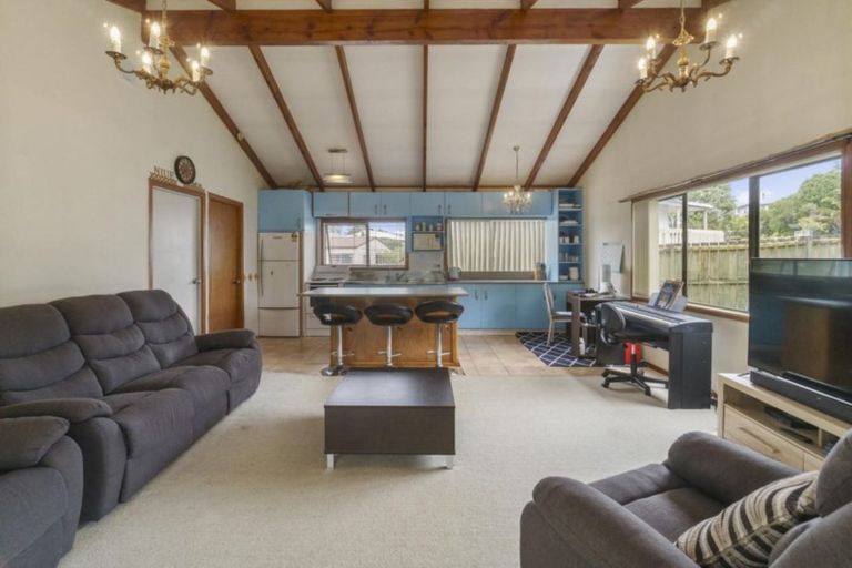 Photo of property in 80 Chislehurst Street, Henderson, Auckland, 0612