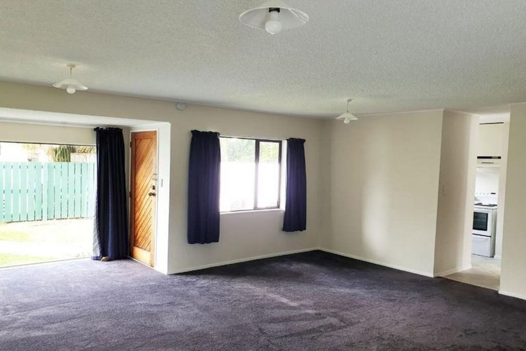Photo of property in 2/17u Randwick Crescent, Moera, Lower Hutt, 5010