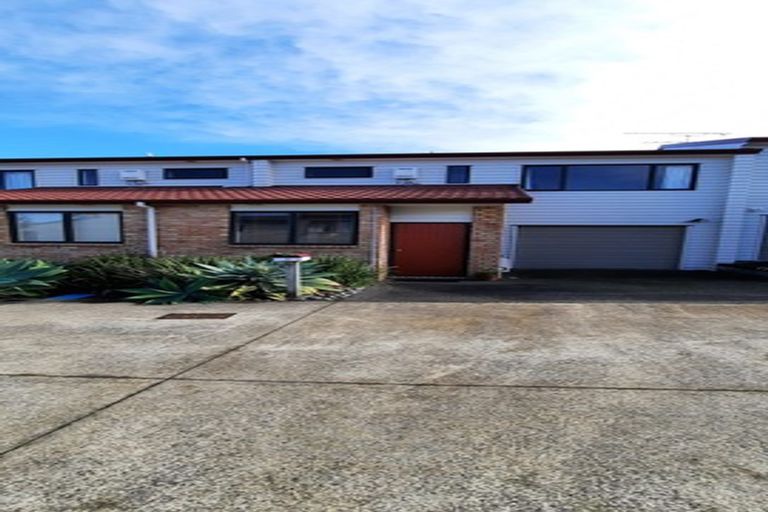 Photo of property in 22/22 Northcross Drive, Oteha, Auckland, 0632