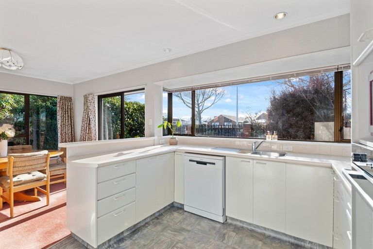 Photo of property in 1/423 Harewood Road, Harewood, Christchurch, 8051