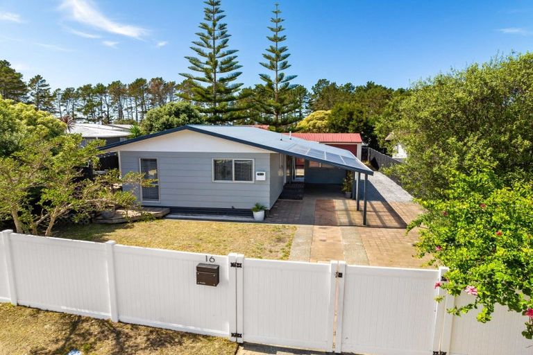 Photo of property in 16 Moki Place, Ruakaka, 0116