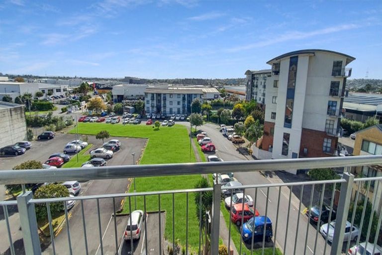 Photo of property in 5a/17 Crown Lynn Place, New Lynn, Auckland, 0600