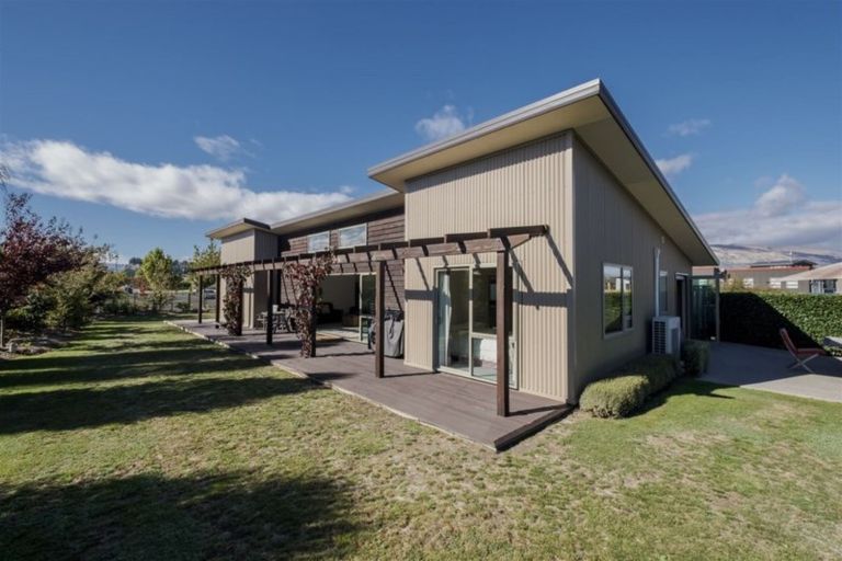 Photo of property in 14 Sherwin Avenue, Albert Town, Wanaka, 9305