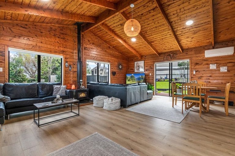 Photo of property in 60 Hamilton Drive, Waiuku, 2123