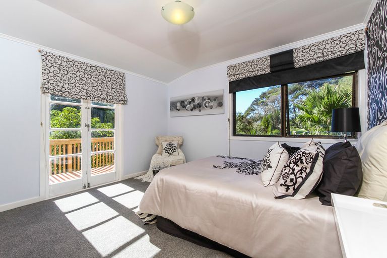 Photo of property in 21 Kauri Loop Road, Oratia, Auckland, 0604