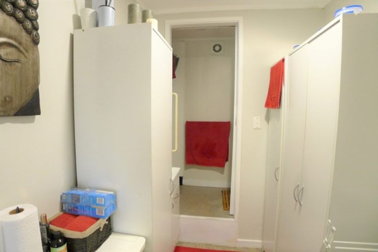 Photo of property in 2/23 Flaunty Place, West Harbour, Auckland, 0618