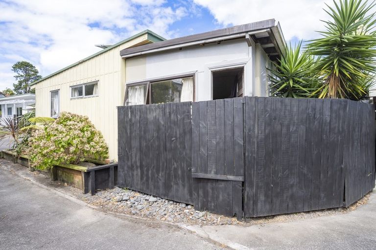 Photo of property in 3/176 Henderson Valley Road, Henderson, Auckland, 0612