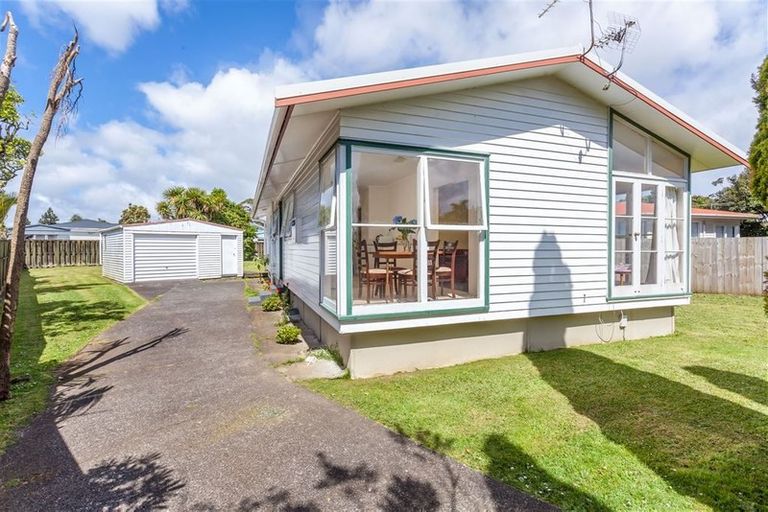 Photo of property in 21 Normandy Place, Henderson, Auckland, 0610