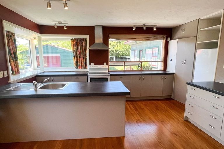 Photo of property in 2 Shaftesbury Street, Avonhead, Christchurch, 8042