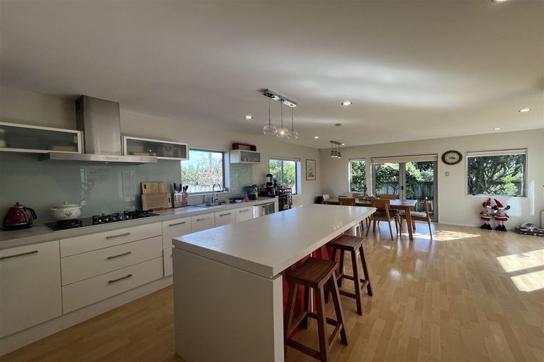 Photo of property in 33 Titoki Street, Te Atatu Peninsula, Auckland, 0610