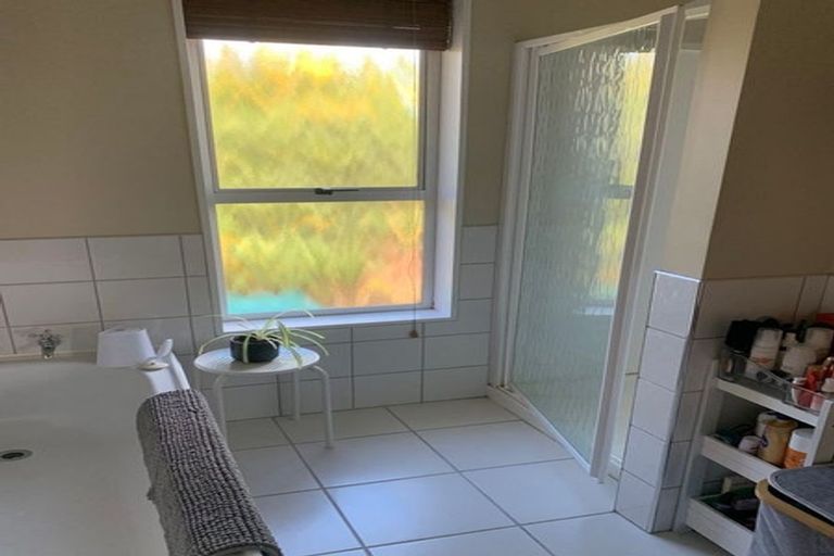 Photo of property in 64 Oakley Crescent, Hornby, Christchurch, 8042